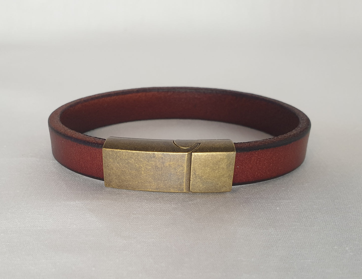 Full leather bracelet with metal clasp