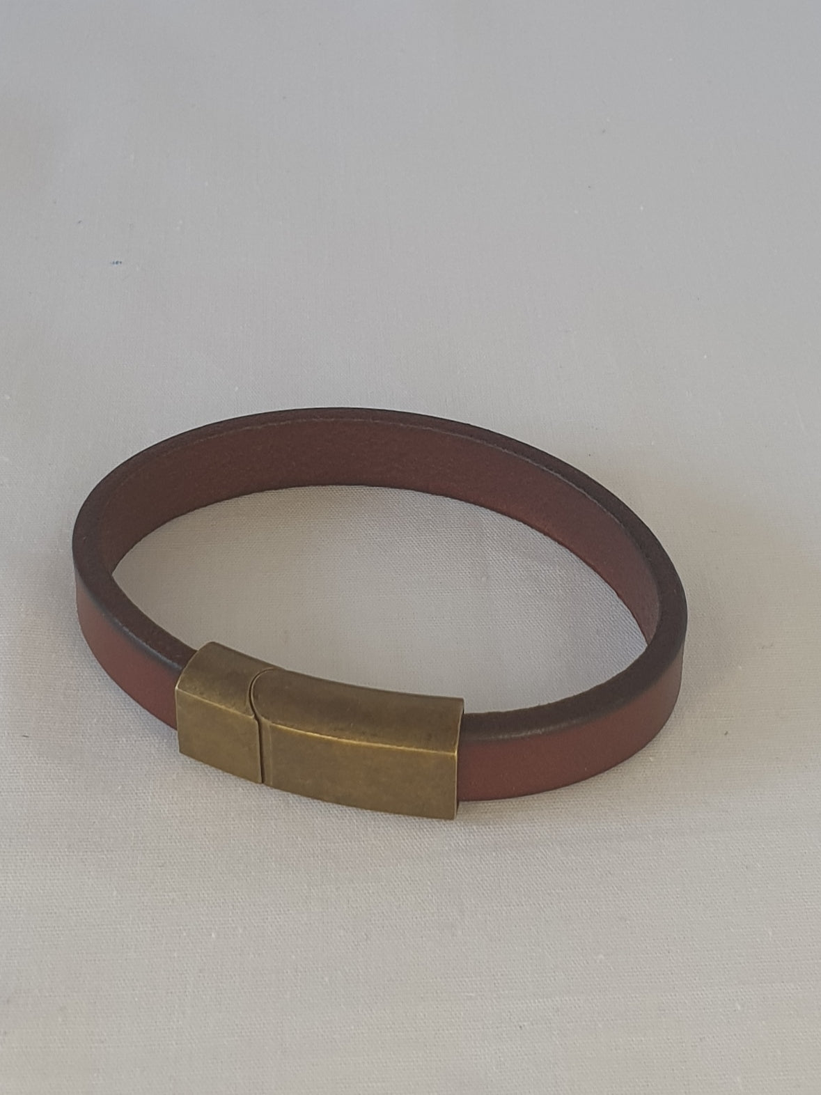 Full leather bracelet with metal clasp