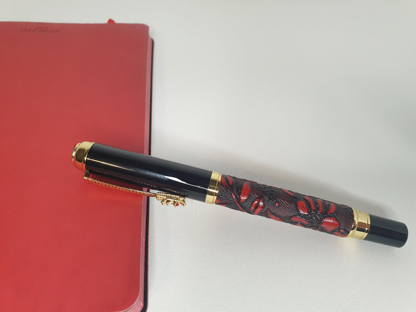 Stylo roller de luxe - "Le dragon" - rouge