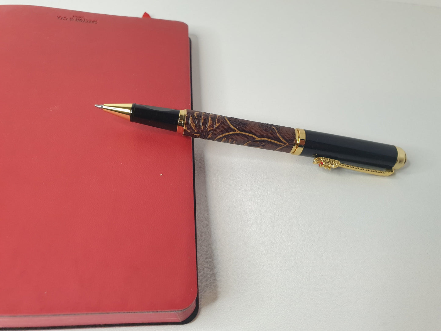 Luxury Rollerball Pen - "The dragon" - brown