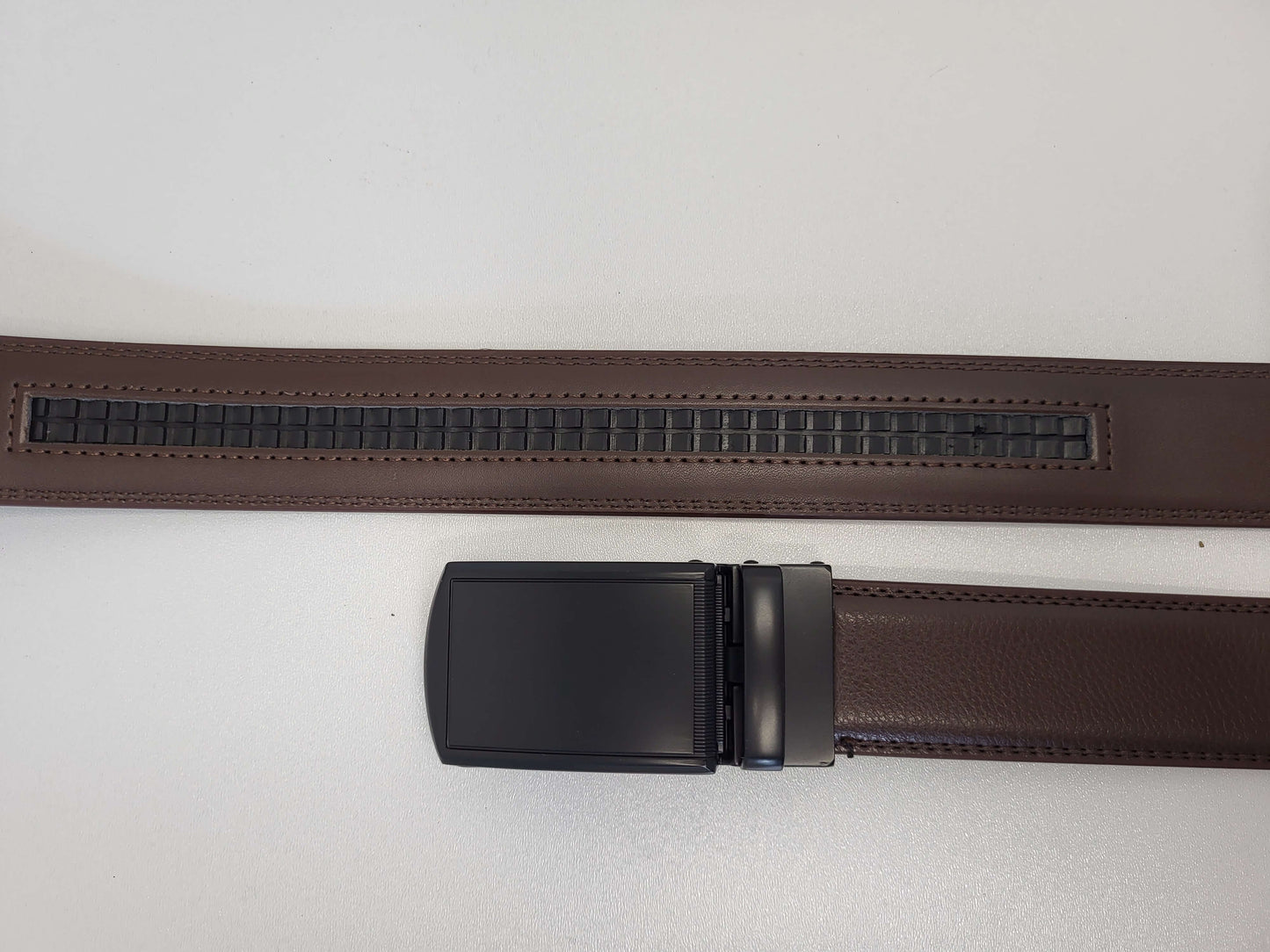 <tc>Ceinture homme en cuir avec boucle à verrouillage automatique</tc>